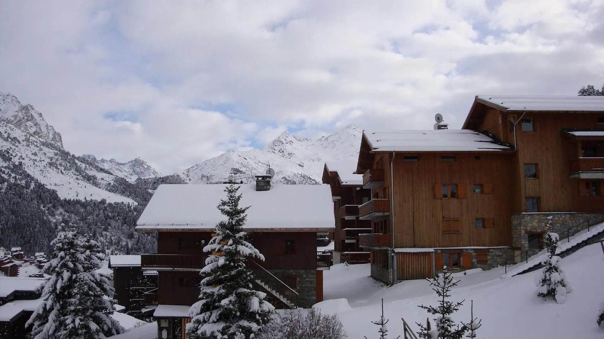 Apartment Appartement Familial A Meribel, Proche Des Pistes, Balcon Et Casier A Skis - Fr-1-355-37