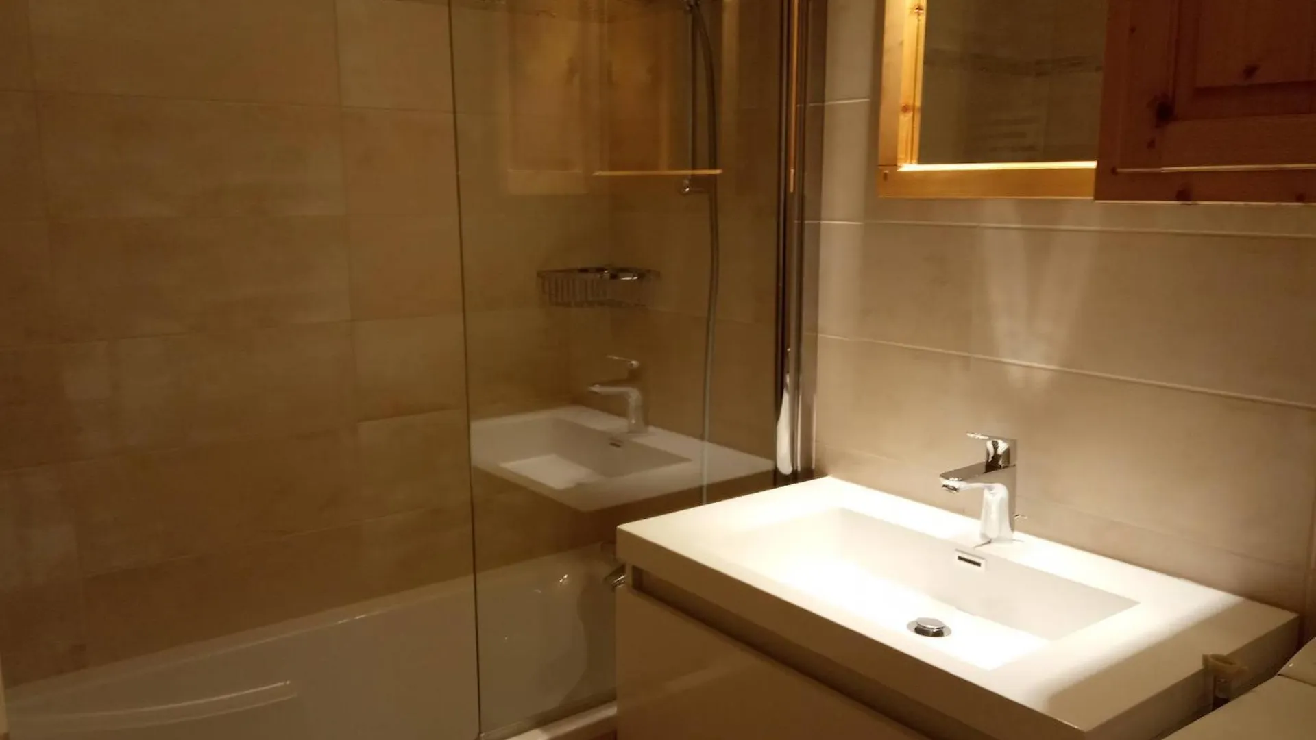 Appartement Familial A Meribel, Proche Des Pistes, Balcon Et Casier A Skis - Fr-1-355-37 Apartment