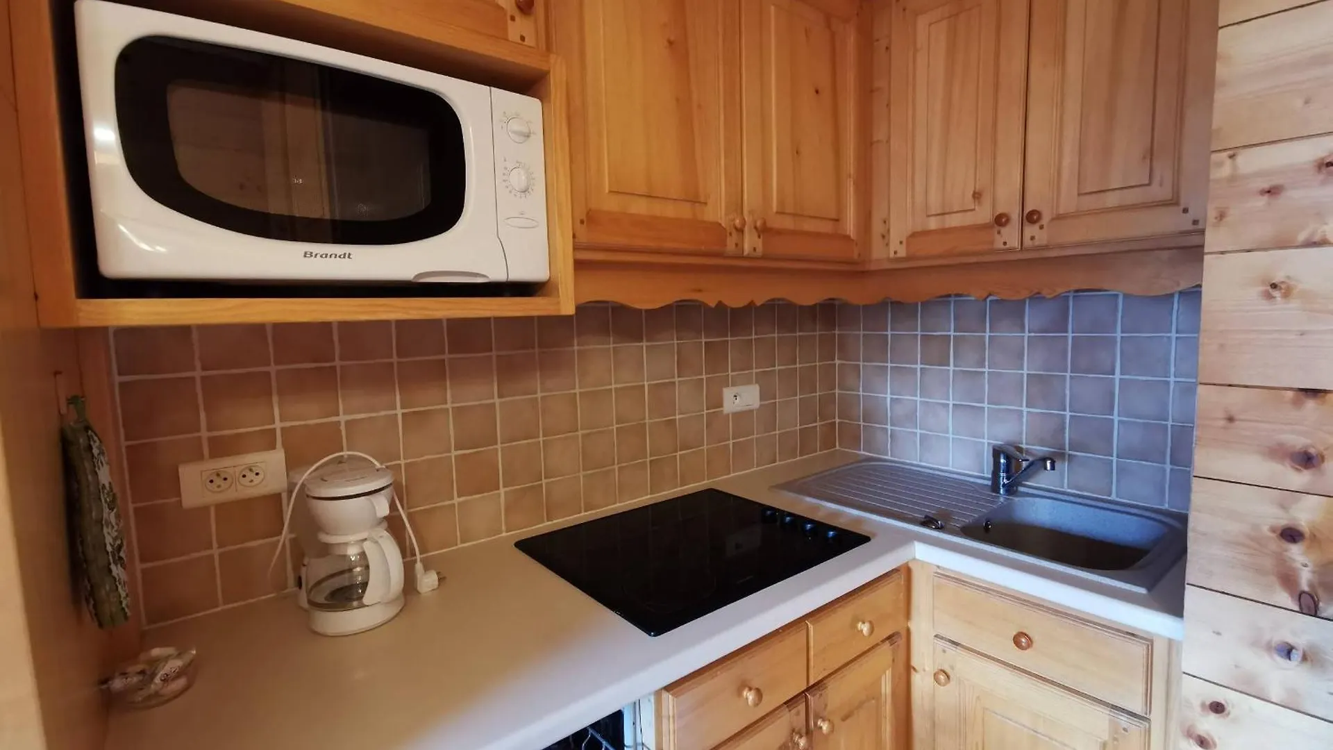 Appartement Familial A Meribel, Proche Des Pistes, Balcon Et Casier A Skis - Fr-1-355-37 Meribel