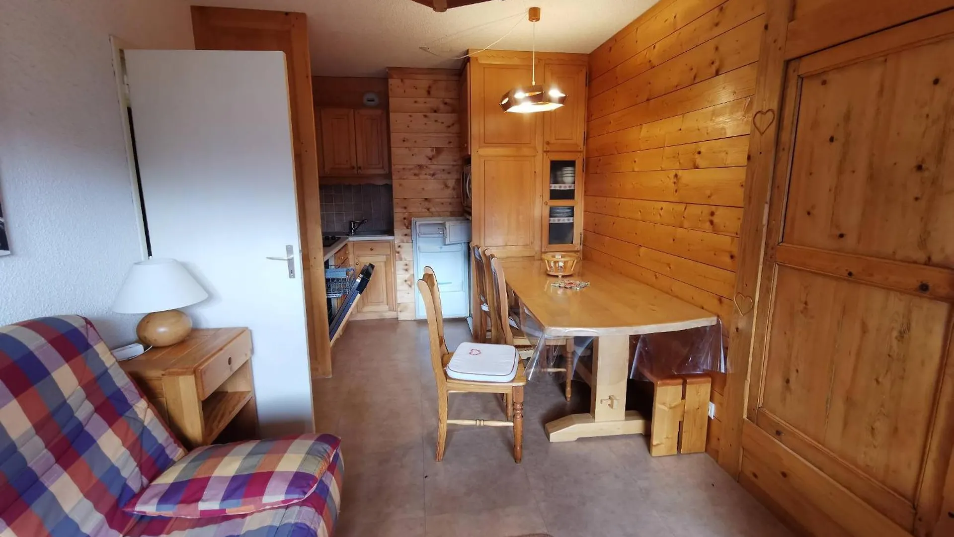 Apartment Appartement Familial A Meribel, Proche Des Pistes, Balcon Et Casier A Skis - Fr-1-355-37